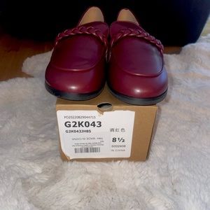 Women’s classic loafers.